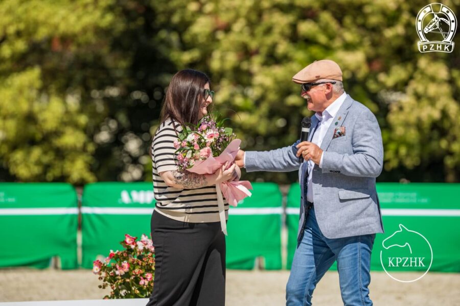 Kwiaty dla Pani z Politechniki od prezesa KPZHK