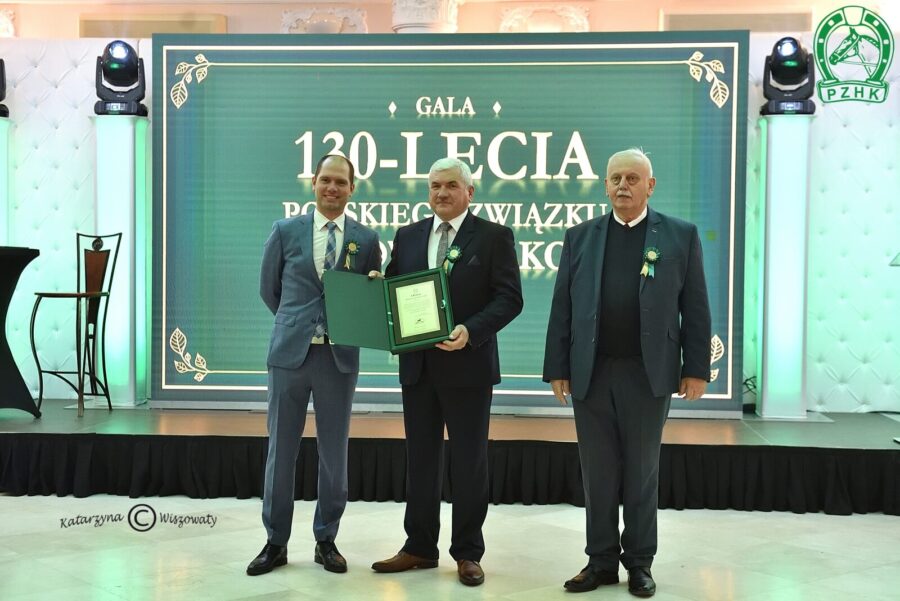 Mateusz Cichoń - Wiceprezes PZHK, Prezes ŚOZHK w Katowicach, Sławomir Piotrowski - Prezes PZHK i Jerzy Gawarecki - wieloletni Dyrektor Stada Ogierów Kętrzyn