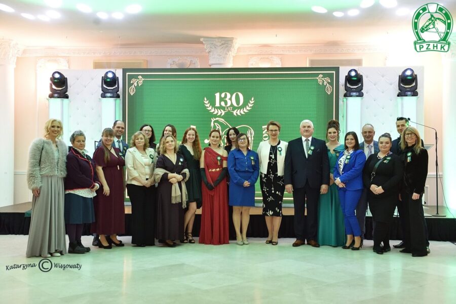 Pracownicy biura PZHK wraz z Pauliną Peckiel - Dyrektor biura PZHK i Sławomirem Piotrowskim - Prezesem PZHK