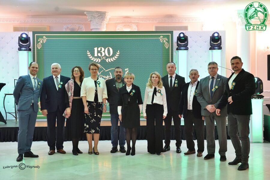 Przedstawiciele WZHK Warszawa o/Radom wraz z Pauliną Peckiel - Dyrektor biura PZHK, Sławomirem Piotrowskim - Prezesem PZHK oraz Mateuszem Cichoniem - Wiceprezesem PZHK