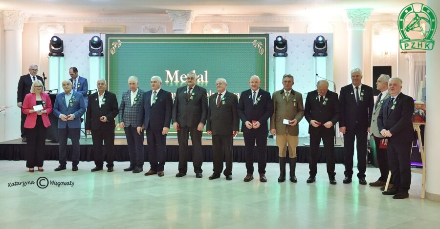 Pracownicy PZHK, OZHK/WZHK oraz hodowcy uhonorowani medalem resortowym "Zasłużony Dla Rolnictwa"