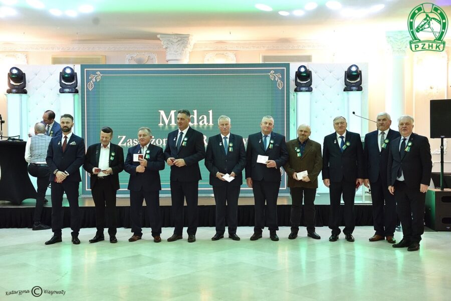 Pracownicy PZHK, OZHK/WZHK oraz hodowcy uhonorowani medalem resortowym "Zasłużony Dla Rolnictwa"