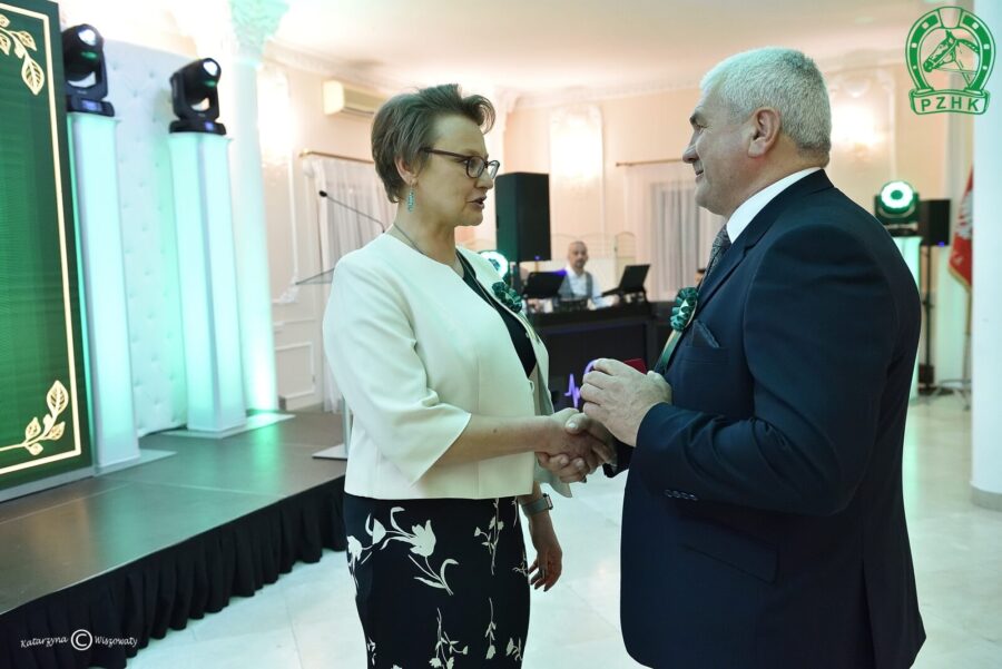 Pamiątkowe zdjęcie z medalami z okazji 130-lecia