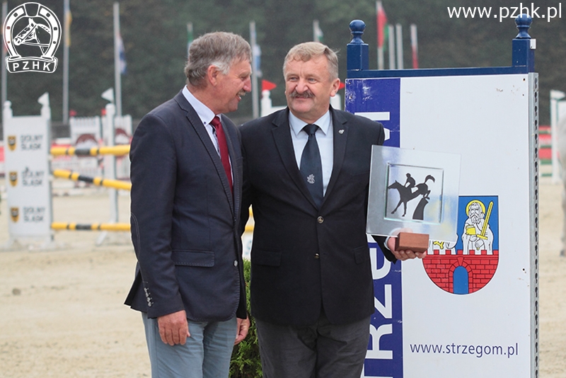 IMG_Właściciel i Hodowca konia FILER Henryk Święcicki z Prezesem PZHK Pawłem Mazurkiem