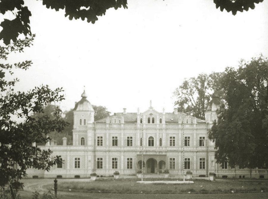 Pałac wiek XIX - siedziba Stadniny